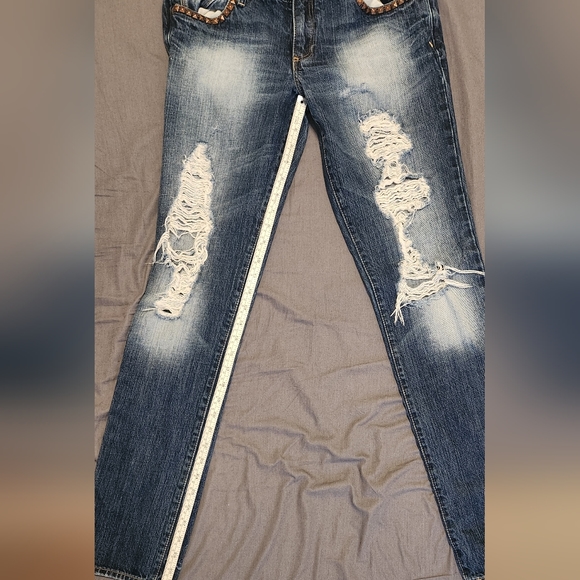 Abercrombie and Fitch - Picture 11 of 15